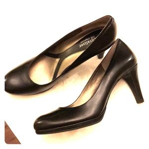 Naturalizer classic black heels